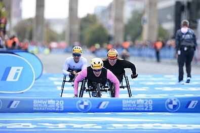 BMW BERLIN-MARATHON 2023: Rennrollstuhl-Rennen mit Weltrekord © SCC EVENTS / Jiro