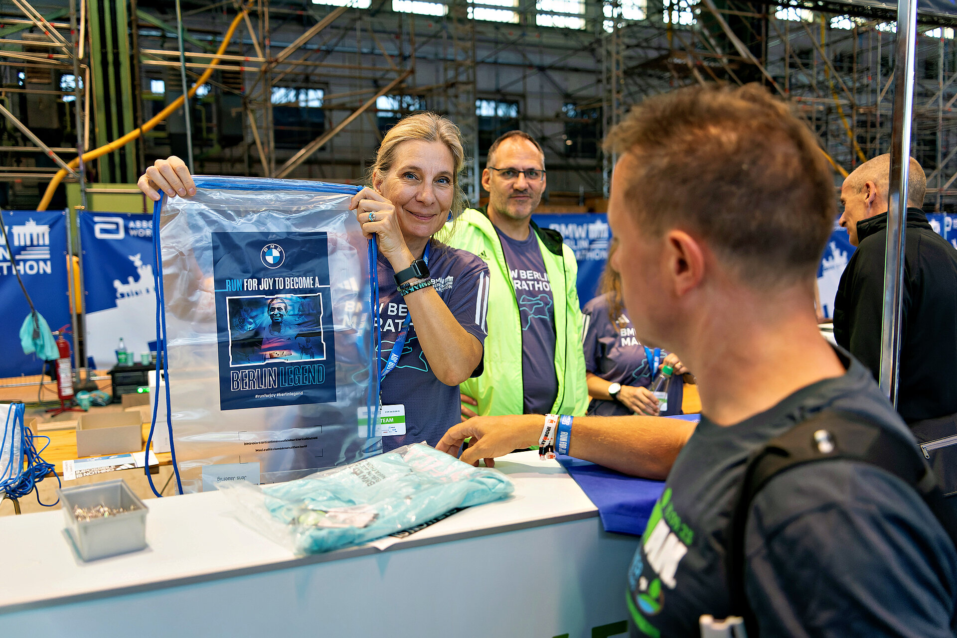 BMW BERLIN-MARATHON: Example of a garment bag © SCC EVENTS