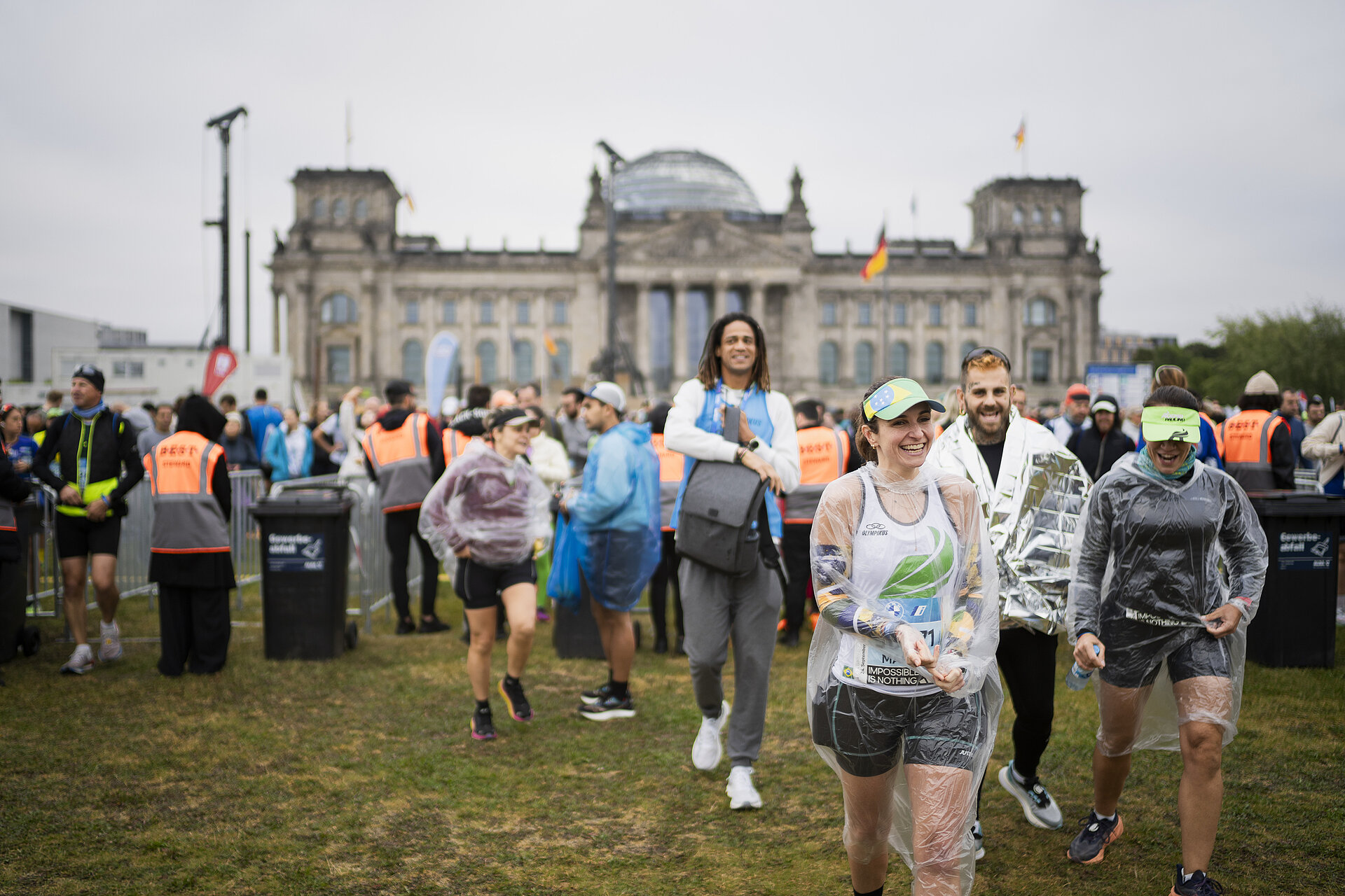 BMW BERLIN-MARATHON Start: Eingang für Teilnehmende – Platz der Republik © SCC EVENTS