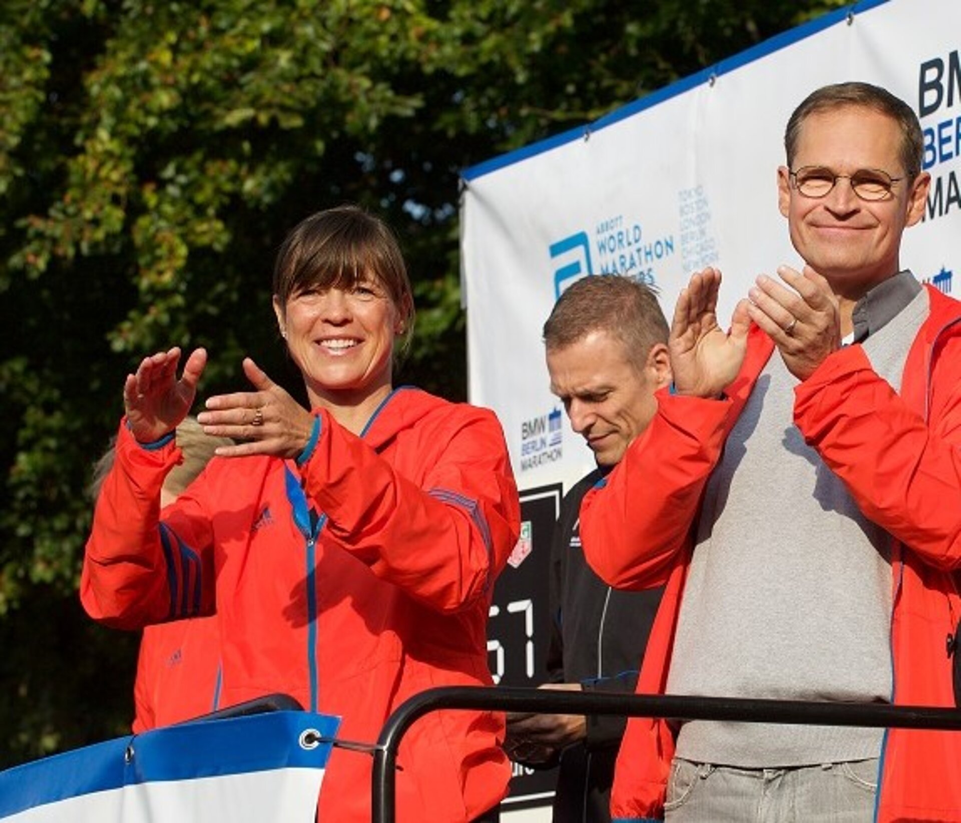 Uta Pippig auf einer Tribüne © Uta Pippig