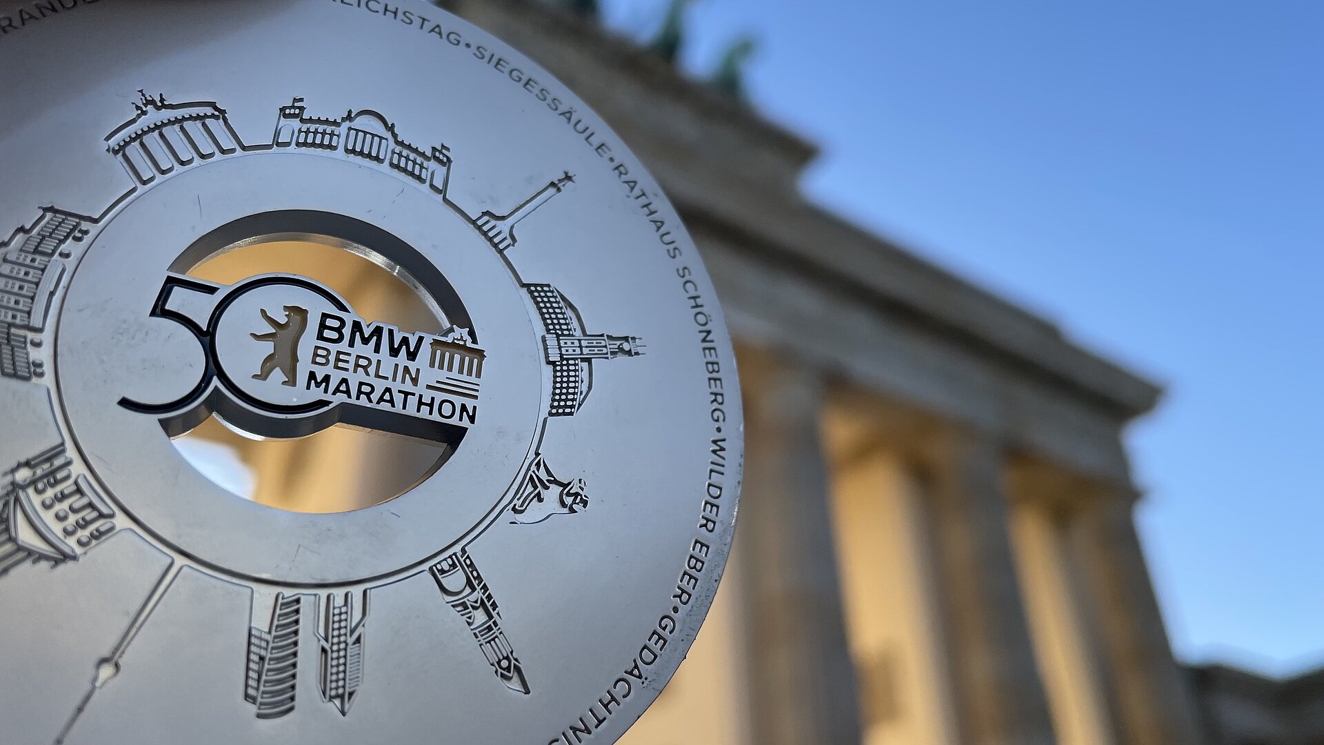 Marathon Coin mit Brandenburger Tor im Hintergrund © SCC Events