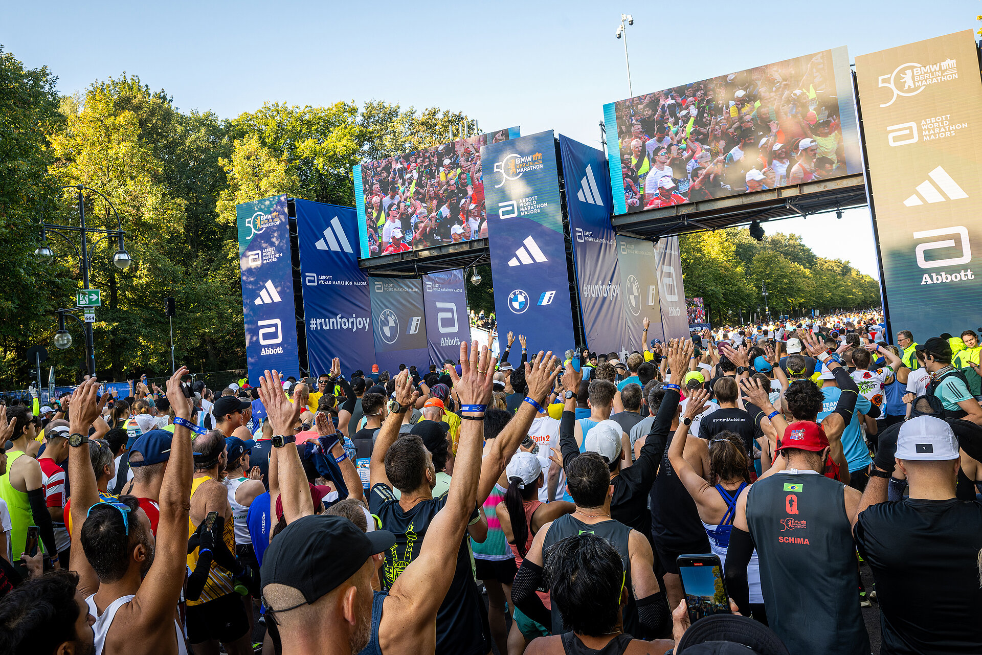 Eine Startwelle des BMW BERLIN-MARATHON 2025 © SCC EVENTS - Tilo Wiedensohler