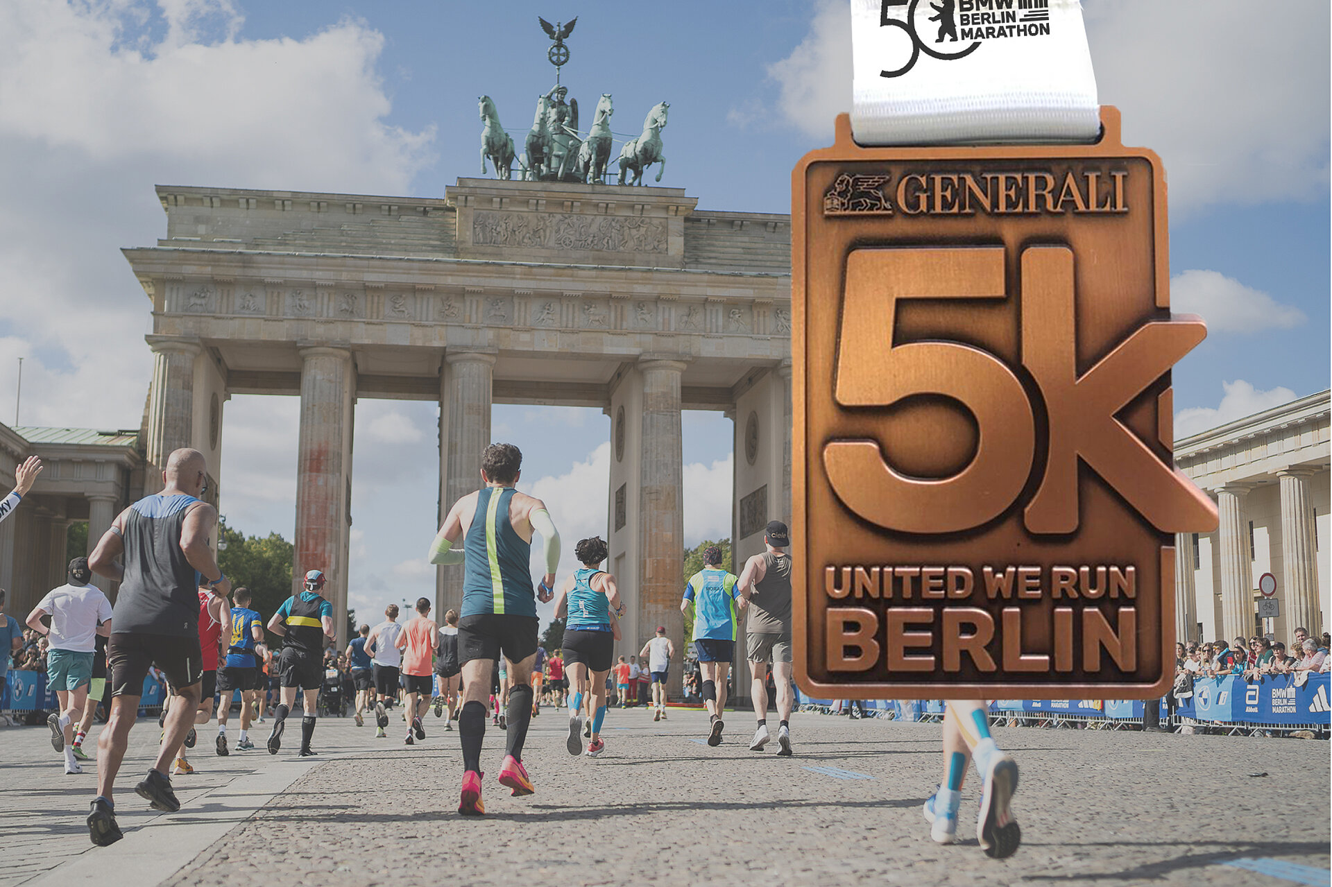 5K medal in front of the Brandenburg Gate © SCC Events