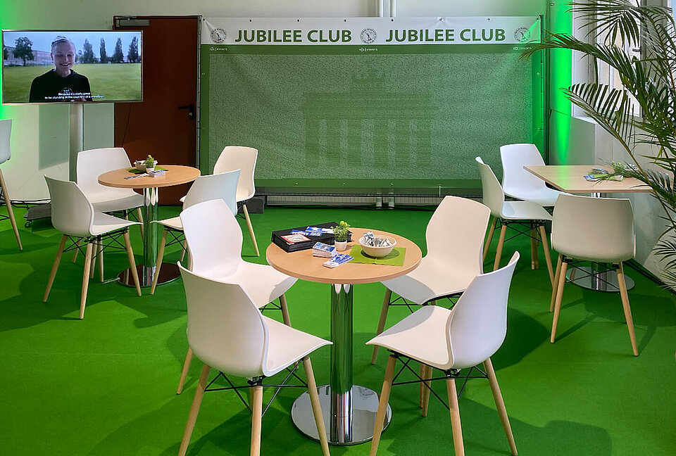 BMW BERLIN-MARATHON 2021: Gruppenraum des Jubilee-Clubs © SCC Events