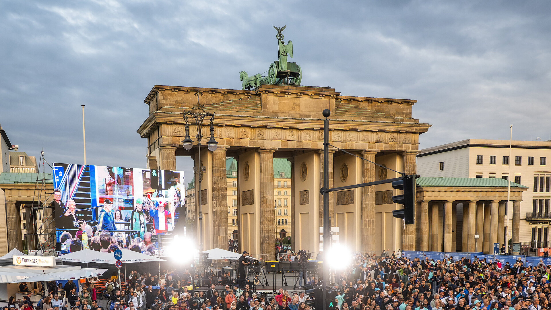 BMW BERLIN-MARATHON: Große Eröffnungszeremonie am Brandenburger Tor © SCC EVENTS / Tilo Wiedensohler