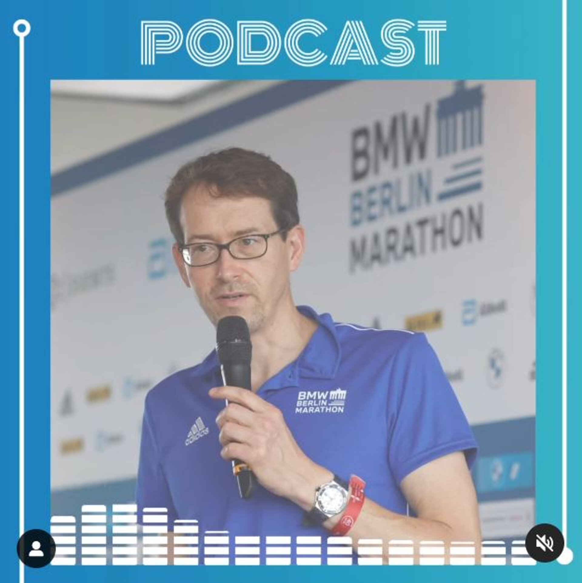 Mark Milde, Race Director of SCC EVENTS GmbH, getting interviewed by RUNNER´S WORLD