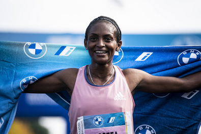 BMW BERLIN-MARATHON 2023: Siegerin Tigist Assefa © SCC EVENTS 