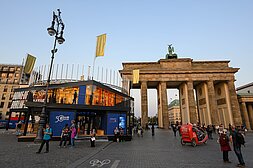 BMW BERLIN-MARATHON: Der MOVE – Ausstellungsort des Marathon lockt täglich zahlreiche Besucher:innen @ SCC EVENTS / Petko Beier