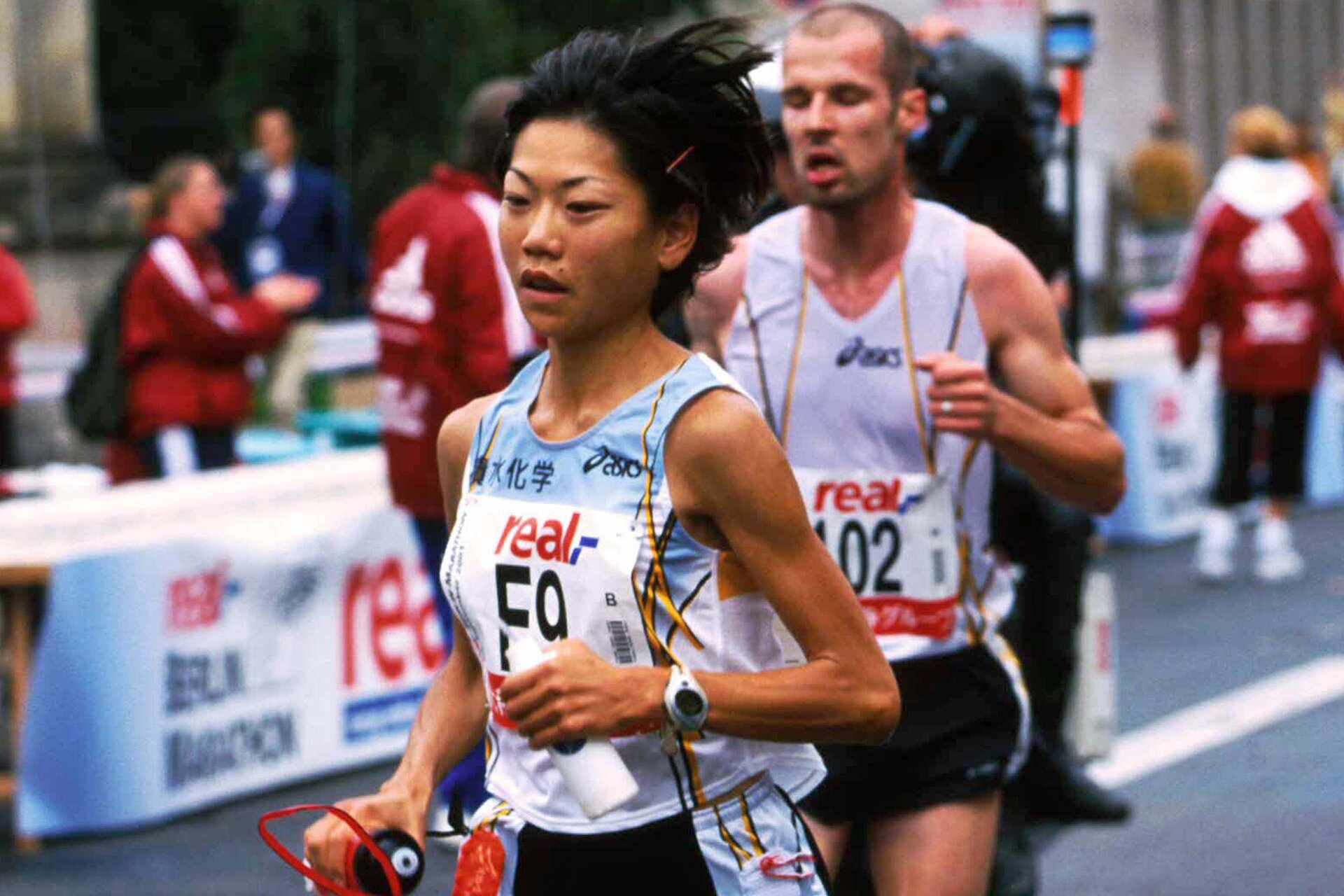 BMW BERLIN-MARATHON 2001: Siegerin Naoko Takahashi beim Lauf © SCC EVENTS