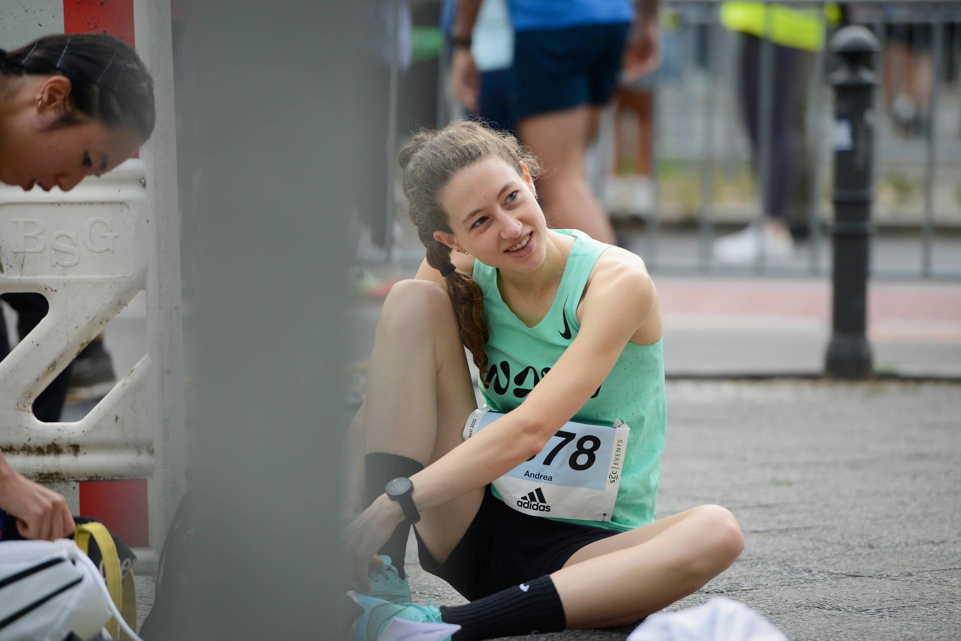 Two female participants prepare © SCC EVENTS / Kai Wiechmann